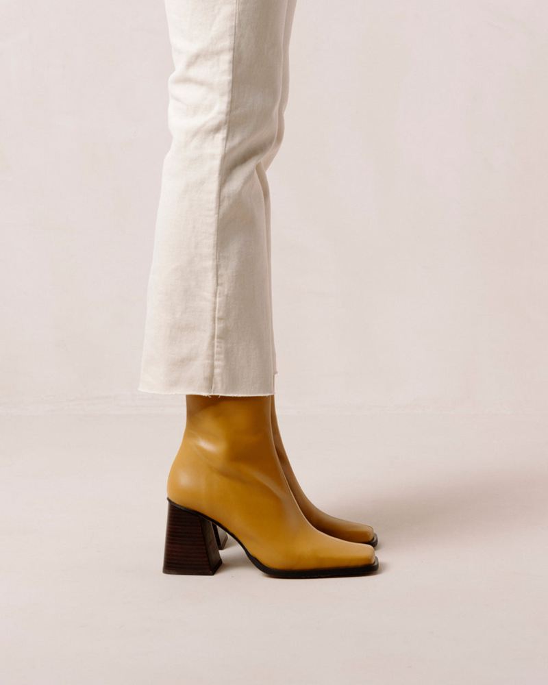 Yellow Alohas South Leather Women's Ankle Boots | MJBKQ1896